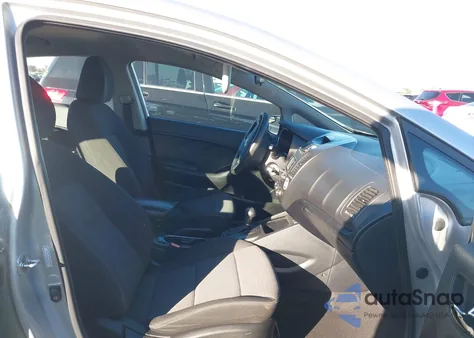 2016 Kia Forte Lx z USA, uszkodzony, nr VIN KNAFX4A69G5595781